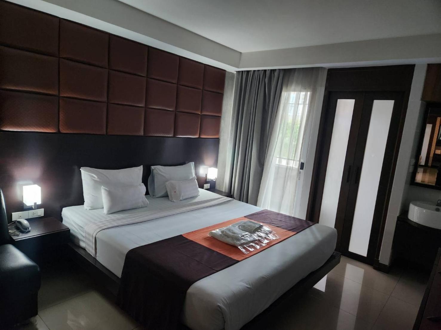 Collection O The Bangkok Cha Cha Suite Banguecoque Exterior foto