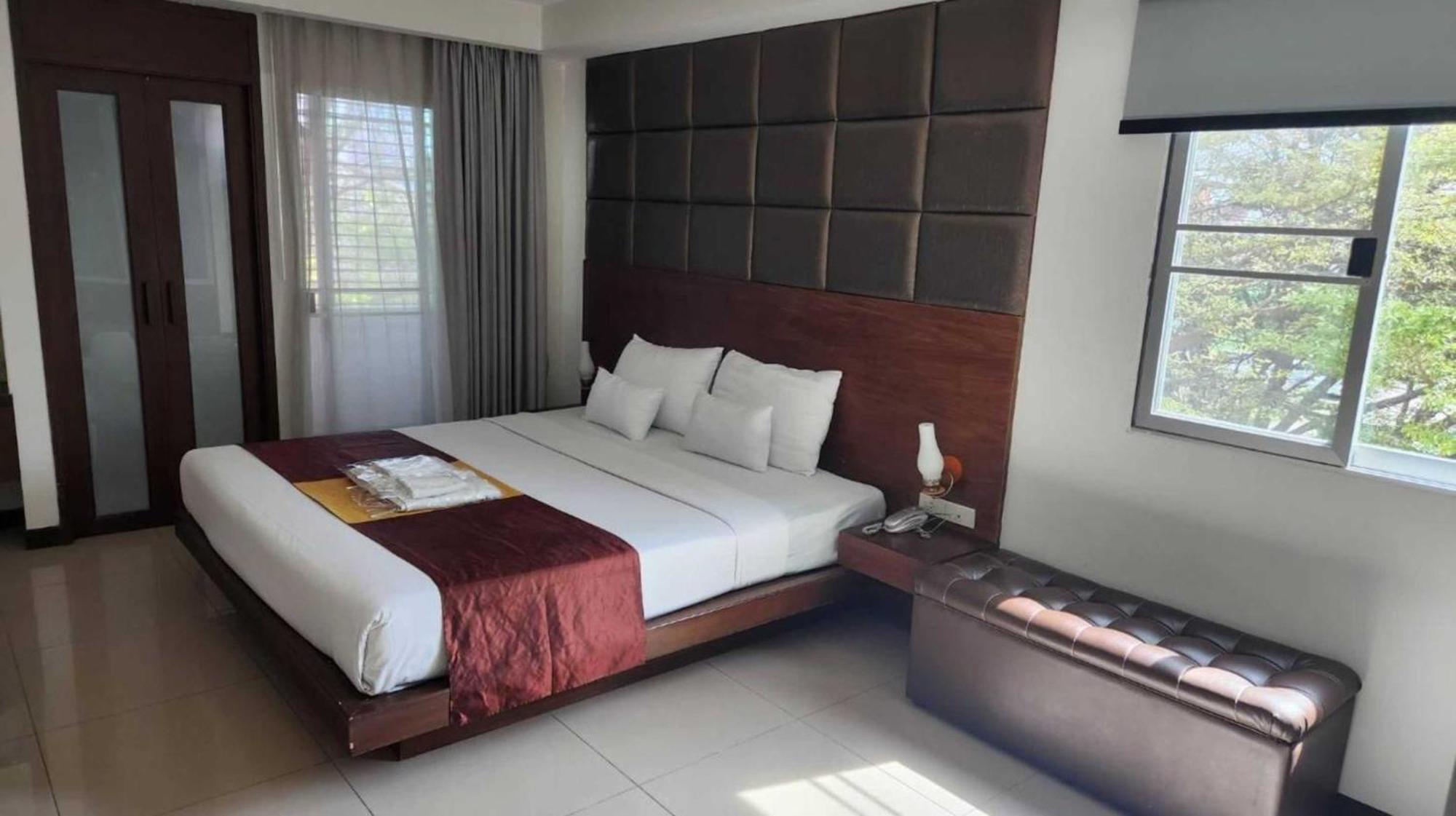 Collection O The Bangkok Cha Cha Suite Banguecoque Exterior foto