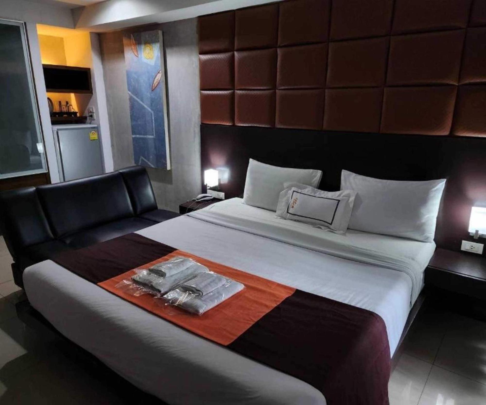 Collection O The Bangkok Cha Cha Suite Banguecoque Exterior foto