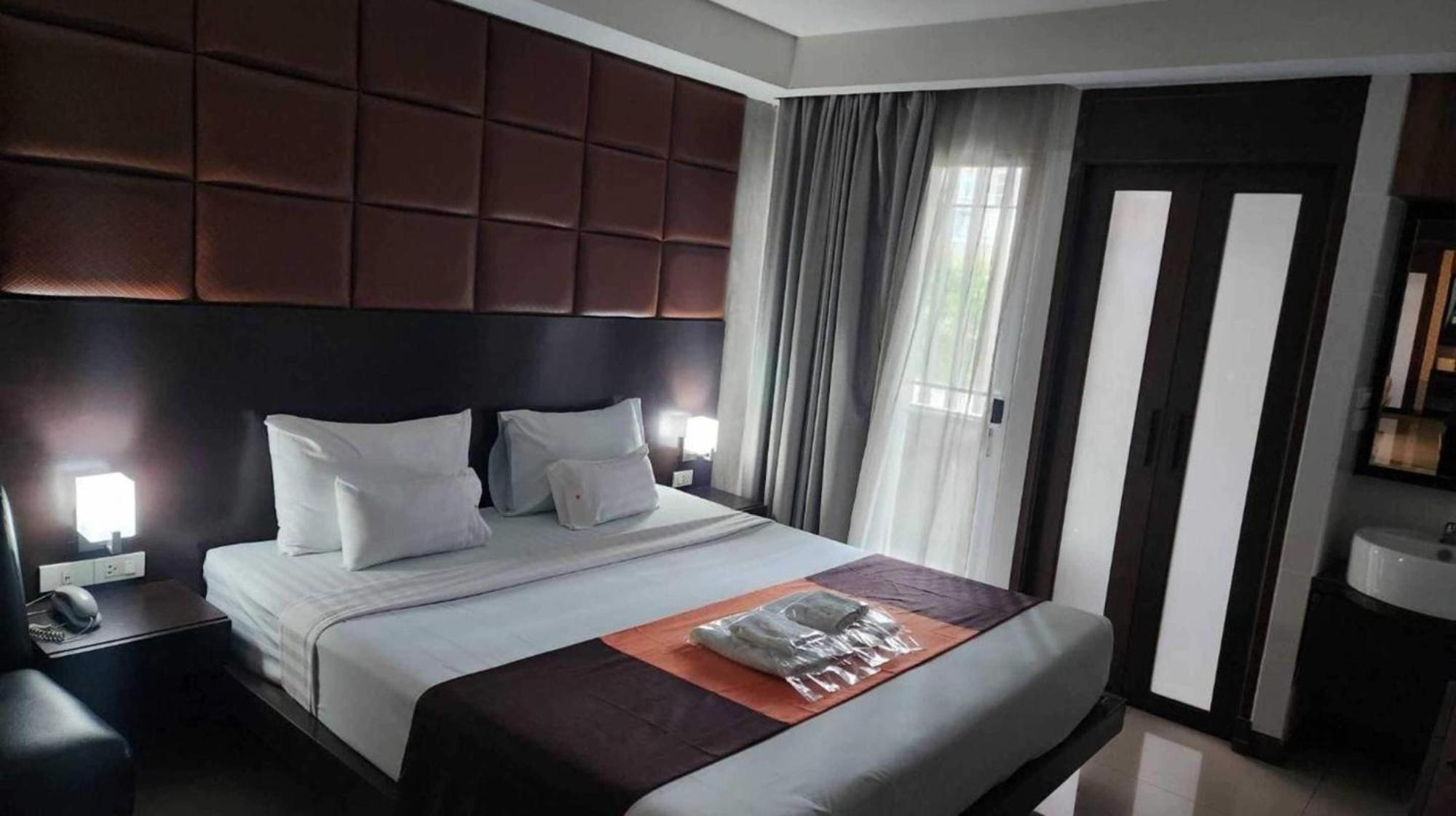 Collection O The Bangkok Cha Cha Suite Banguecoque Exterior foto