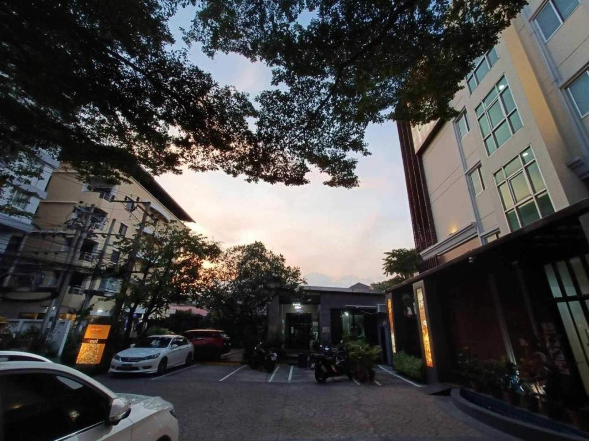 Collection O The Bangkok Cha Cha Suite Banguecoque Exterior foto