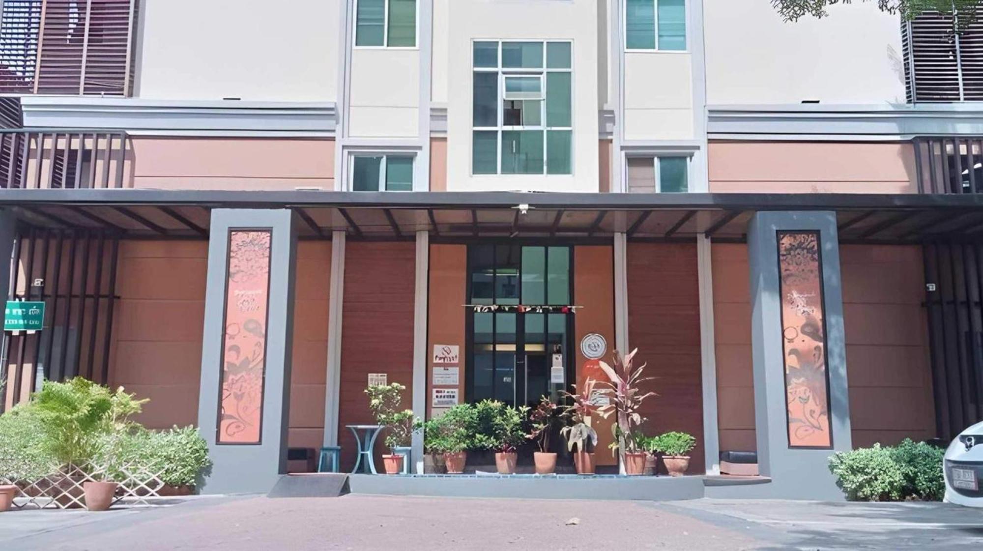 Collection O The Bangkok Cha Cha Suite Banguecoque Exterior foto