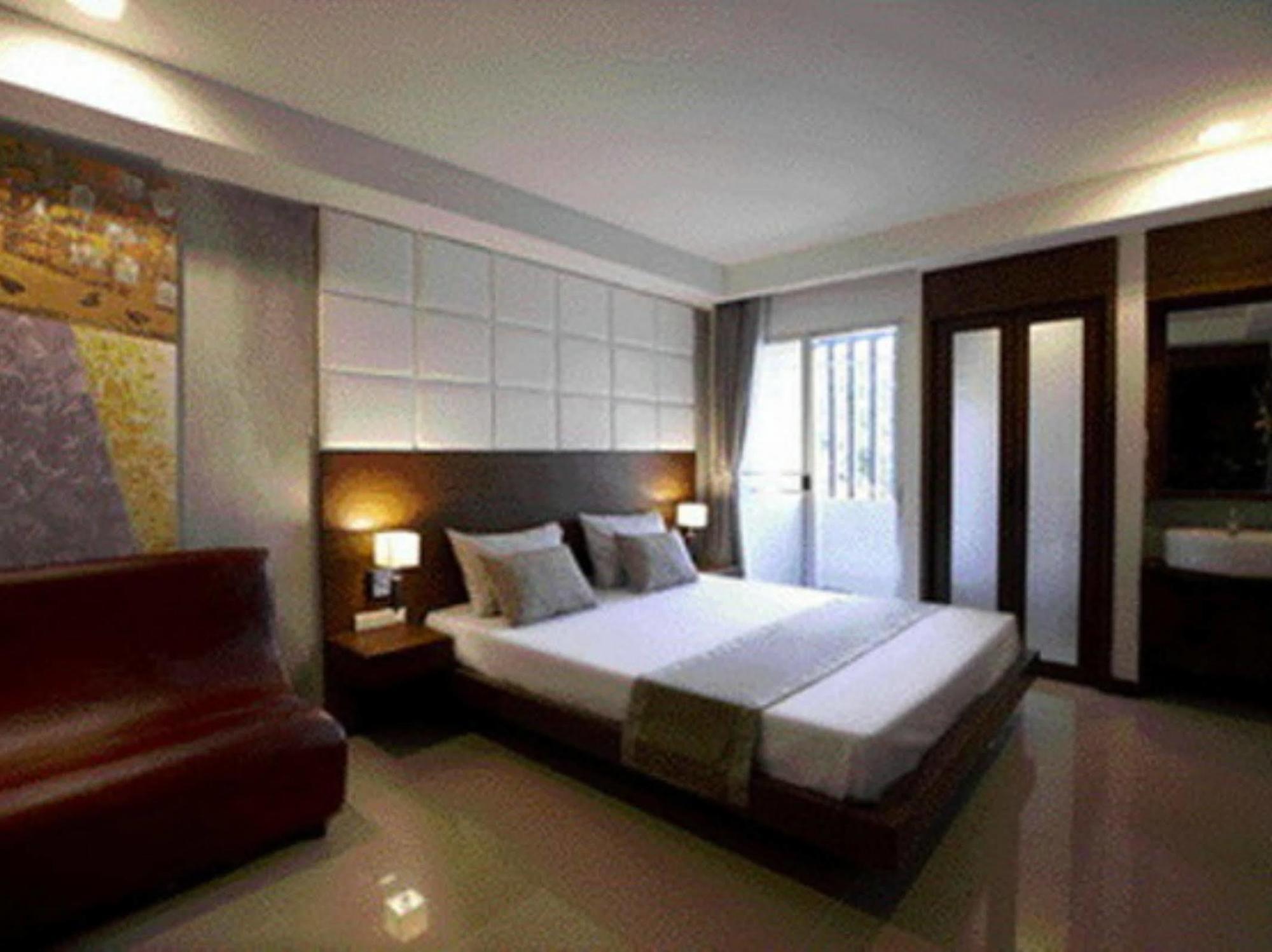Collection O The Bangkok Cha Cha Suite Banguecoque Exterior foto