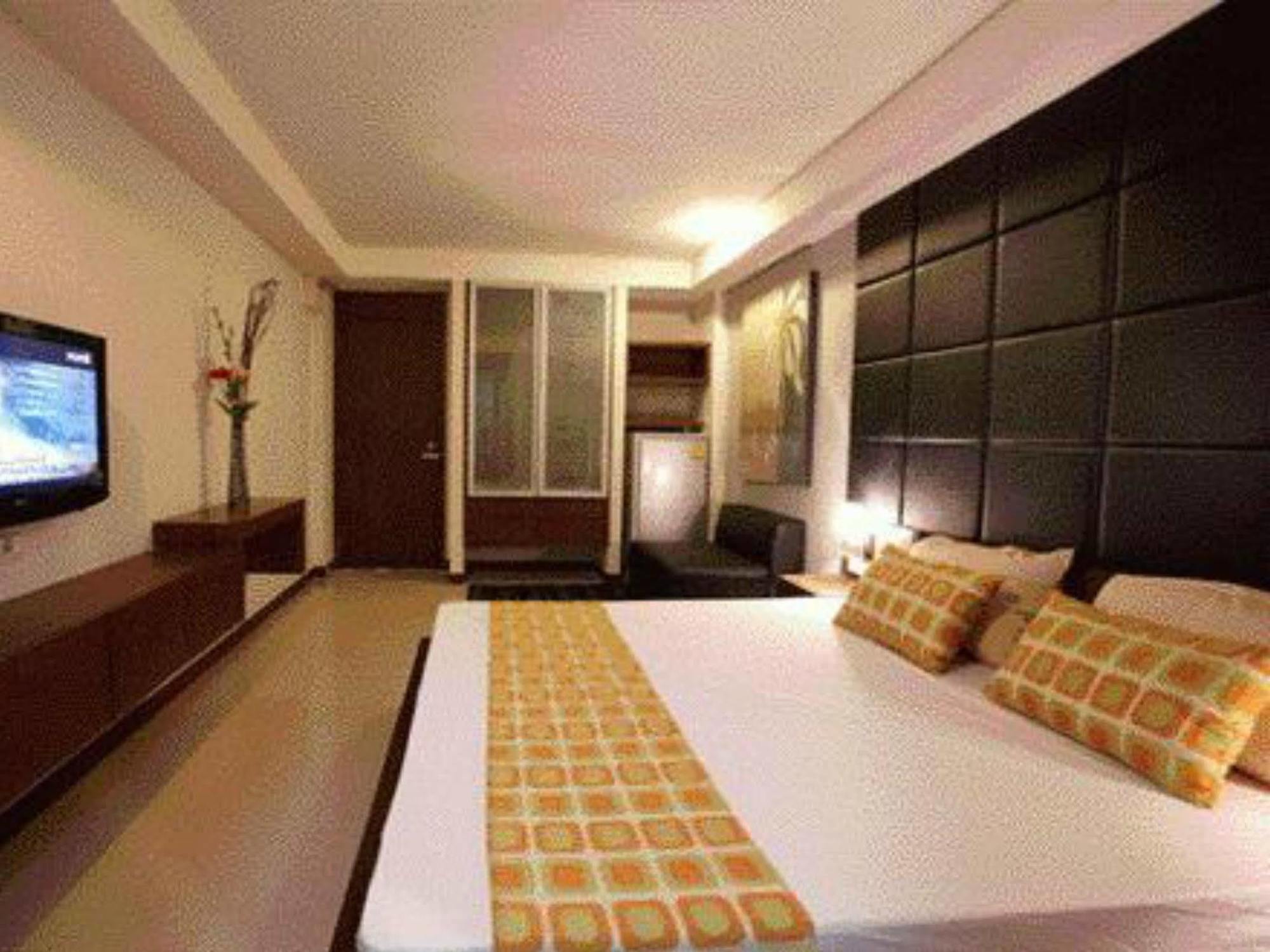 Collection O The Bangkok Cha Cha Suite Banguecoque Exterior foto